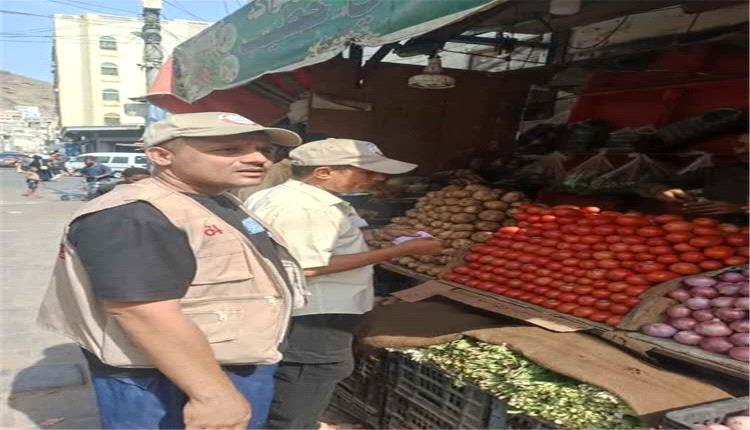 رقابة ميدانية مكثفة بأسواق التواهي لضبط الأسعار ومواجهة المخالفات
