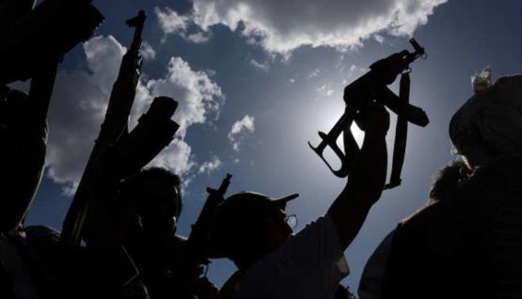الحوثيون يطلقون 5 صواريخ باليستية باتجاه باب المندب