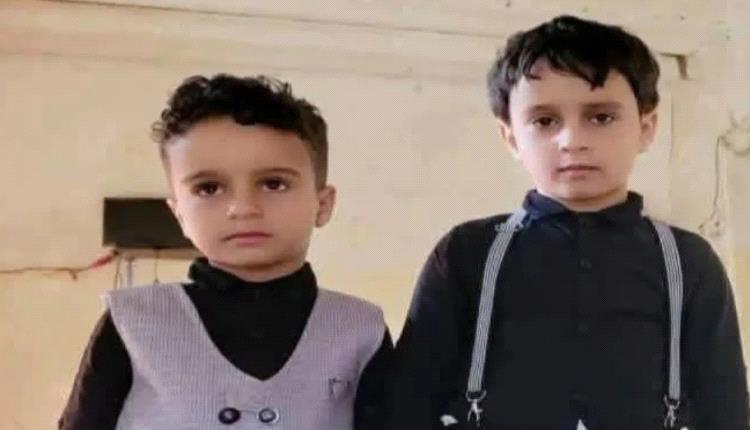 طقم حوثي يدهس طفلين شقيقين أمام مدرستهما في ريدة بعمران