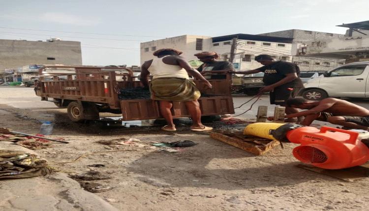 فرق الصرف الصحي بعدن تواصل معالجة الانسدادات ورفع كفاءة الشبكات