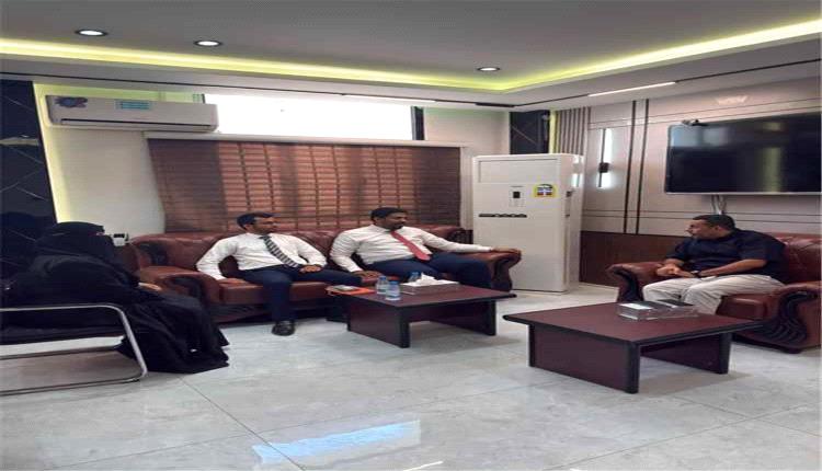 الوليدي يبحث مع بن نويصر تطوير خدمات الرعاية الصحية الأولية بساحل حضرموت