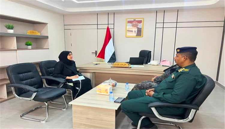 وكيلة حضرموت تناقش مع مكافحة المخدرات سبل حماية الشباب وتعزيز التوعية