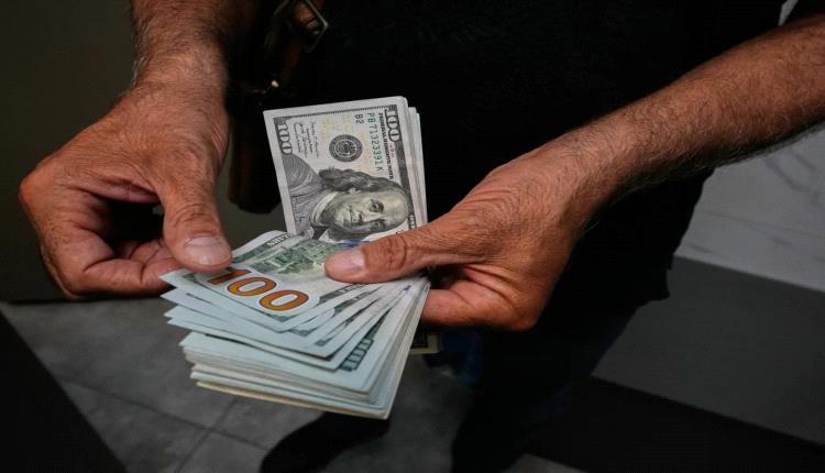 الدولار يكافح لاستعادة الزخم... عقوبات إيران وإعادة شراء السندات تحت المجهر