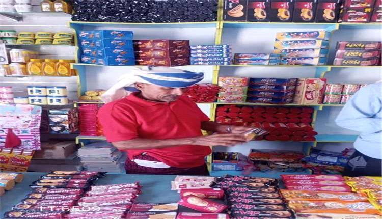 صناعة سقطرى تضبط مواد منتهية الصلاحية ومساعدات غذائية مخصصة للأطفال