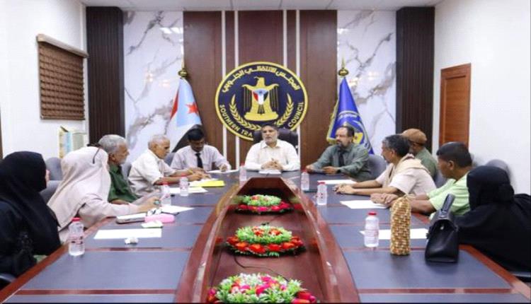 انتقالي عدن يبحث تطوير التعليم وتعزيز التنسيق التربوي في مدارس العاصمة