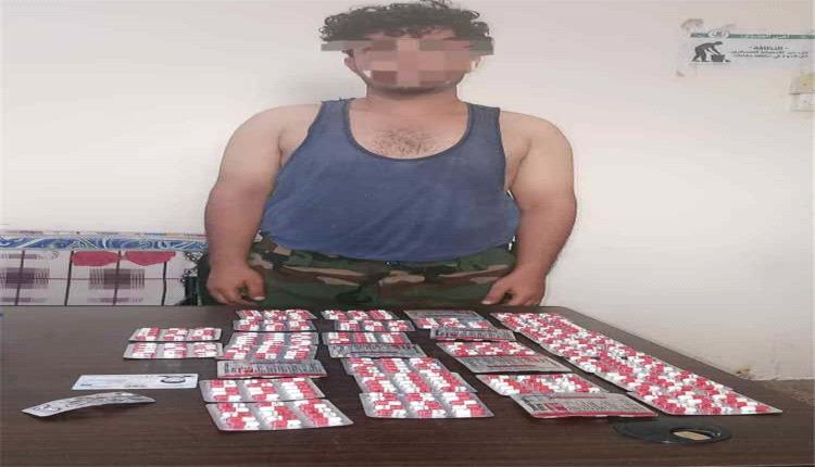 الأمن الوطني في لحج يضبط 450 قرصًا من بريجابالين بحوزة أحد الركاب