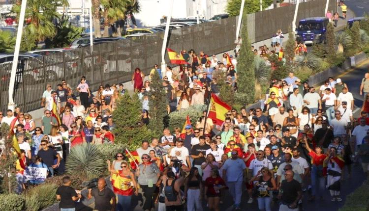إسبانيا تطلب مساعدة الاتحاد الأوروبي في التعامل مع أزمة المهاجرين بسبتة
