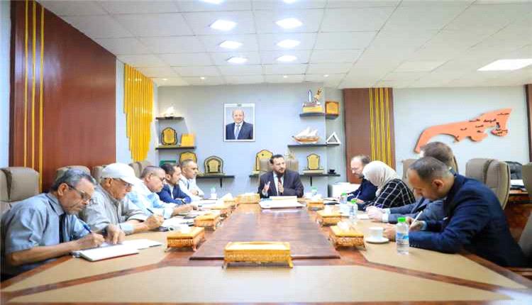 محافظ لحج يفتتح العام الدراسي ويدشن خدمات مصرفية جديدة في تُبن