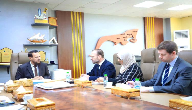 عدن والأمم المتحدة تبحثان حلول التحديات الاقتصادية وتحسين معيشة المواطنين
