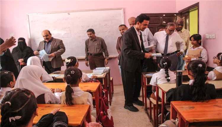 الجيلاني وباعباد يدشنان العام الدراسي الجديد في مدارس ساحل حضرموت