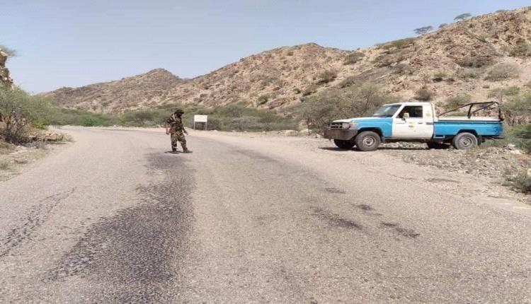 حملة أمنية في المحفد تضبط متهمين بقطع الطريق وتلاحق آخرين