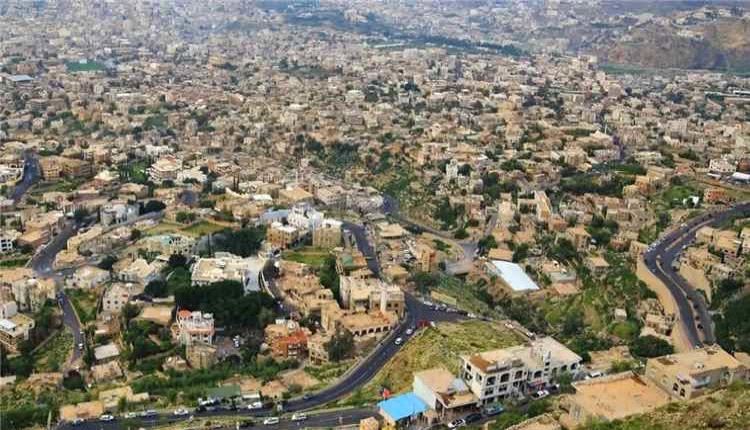 إصابة طفل بشظية جراء قصف حوثي استهدف حيًا سكنيًا شمال تعز