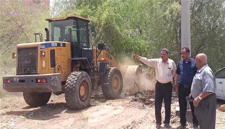 حملة نظافة واسعة تستهدف ساحة مستشفى الصداقة في عدن