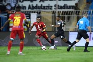 القادسية يقلب الطاولة على الشباب بثلاثية في افتتاح الدوري السعودي