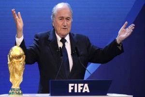 بلاتر يهاجم إنفانتينو ويؤكد أن فيفا ليس صندوقاً استثمارياً خاصاً

