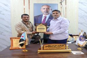 درع الوفاء يكرم أبو ردفان القطيبي تقديراً لتضحياته