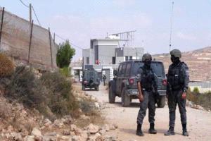 مستوطنون يضيّقون الخناق على 3 أسر فلسطينية في قصرة لليوم الثامن