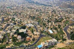 إصابة طفل بشظية جراء قصف حوثي استهدف حيًا سكنيًا شمال تعز