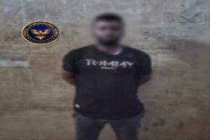 قوات طوق عدن تضبط مطلوبًا أمنيًا متهمًا ببيع طقم عسكري