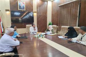 الصحة بعدن تبحث رفع جاهزية الطوارئ وتفعيل غرف العمليات بالمحافظات