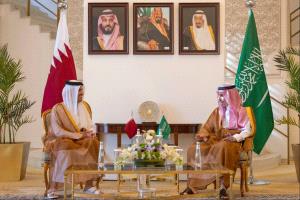 السعودية وقطر تؤكدان دعم الوساطة وخفض التصعيد في المنطقة