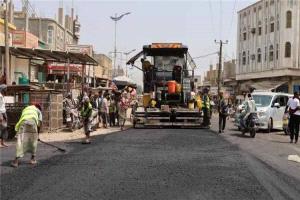 استكمال سفلتة 9 كيلومترات من طريق جعار–باتيس بأبين