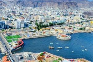 نقابة النقل في عدن تقر زيادة أجور المواصلات بسبب أزمة الوقود