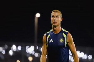 غضب رونالدو يثير الجدل بعد استبداله أمام الاتفاق