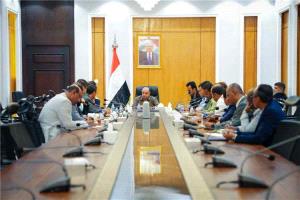 محافظ حضرموت يوجه بتعزيز الاستعدادات ورفع مستوى الطوارئ بالمحافظة