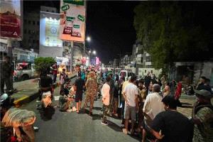 احتجاجات «ثورة الفرشان» تتجدد في عدن احتجاجاً على تردي الخدمات