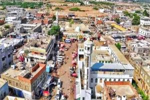 معلمون متطوعون في أبين يطالبون بإنصافهم بعد استبعادهم من السلال الغذائية