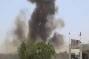 مليشيا الحوثي تقصف قرية سكنية شمال الخوخة بصاروخ باليستي