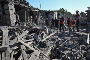 تصاعد القتال بين موسكو وكييف.. ضربات متبادلة توقع قتلى وتستهدف مواقع حيوية