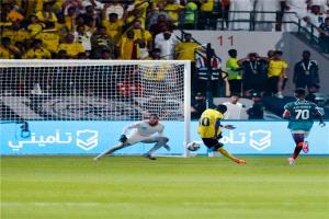 ماني يقود النصر لريمونتادا مثيرة أمام الاتفاق رغم النقص العددي