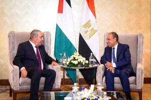 مصر تكثف تحركاتها لرأب الصدع الفلسطيني ودفع حوار بين فتح وحماس