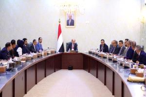 الحكومة اليمنية: تصعيد الحوثيين يستهدف الاقتصاد ويهدد أمن الملاحة