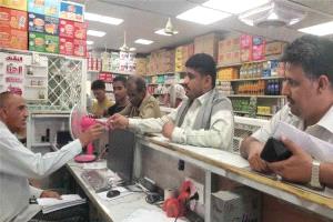 مكتب الصناعة والتجارة بأبين يضبط كميات من السكر المخالف للمواصفات في زنجبار