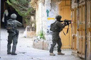 عملية «طعن» في الضفة الغربية… والجيش الإسرائيلي يطارد المنفّذ
