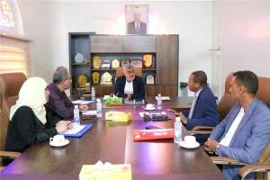 نائب وزير التخطيط يبحث مع «الغذاء العالمي» تعزيز الدعم للمشاريع الإنسانية والتنموية