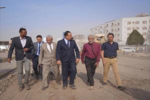 وزير الأشغال يدشن صيانة وتأهيل كورنيش المحافظ في المنصورة بعدن