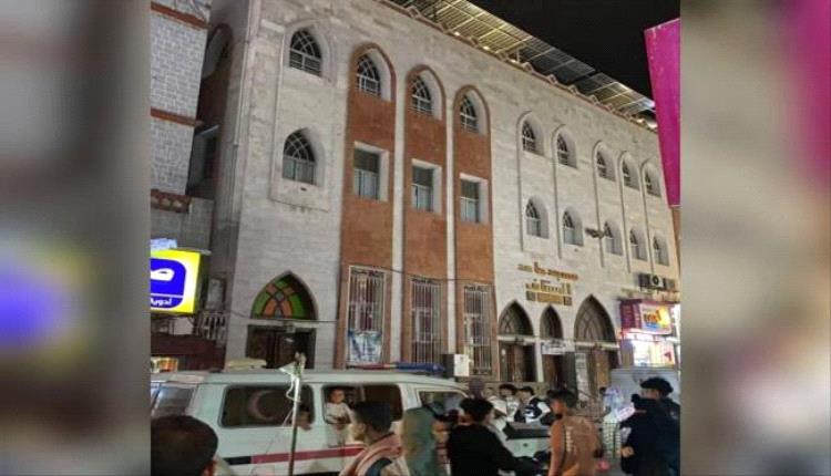 سقوط مميت من أعلى مسجد في عدن ينهي حياة عامل خلال أعمال تركيب طاقة شمسية