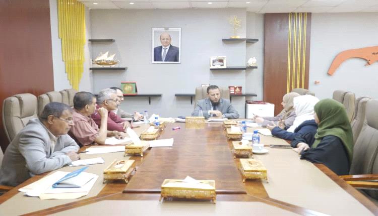 بعدن.. اجتماع لتعزيز الشفافية ودعم لجنة التحقيق في الانتهاكات