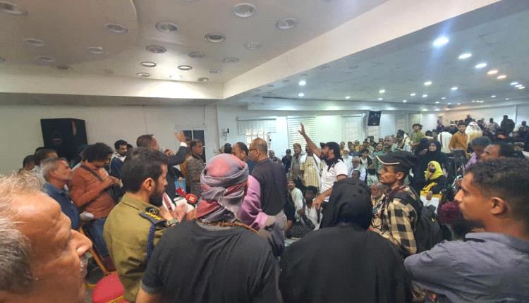 فشل اجتماع وكيل جرحى عدن وسط اتهامات بالتسويف واستغلال المعاناة سياسياً