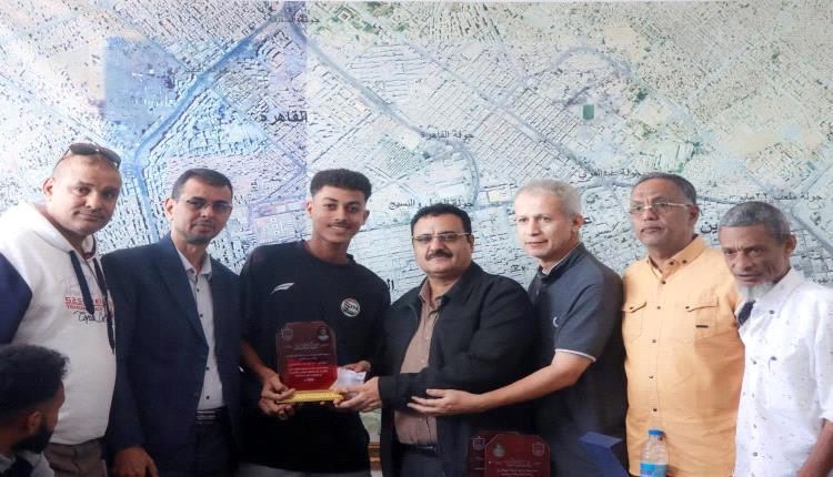 أهلي عدن يعقد لقاءً تحفيزيًا مع الفريق الكروي الأول استعدادًا للاستحقاقات المقبلة