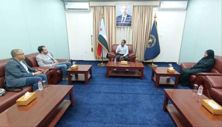 المجلس الانتقالي يعزز الشراكة الإنسانية مع الصليب الأحمر