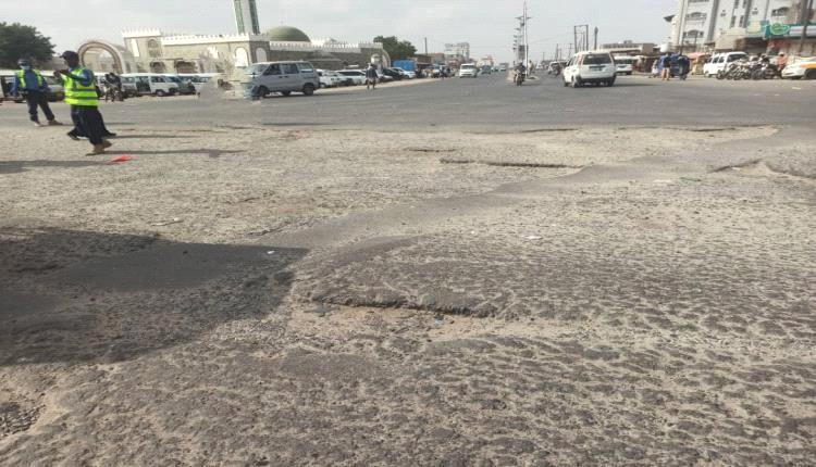 لحج.. طرق رئيسية متهالكة بحاجة إلى إعادة تأهيل