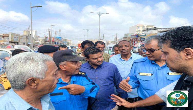 بتوجيهات المحافظ.. حملة نظافة وإزالة عشوائيات في الشيخ عثمان بعدن