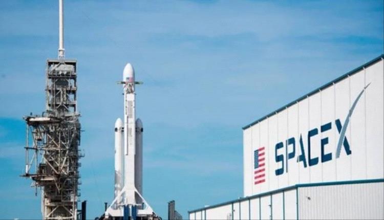 ماسك يضع القمر أولويّة: نحو مدينة ذاتية النمو خلال عقد