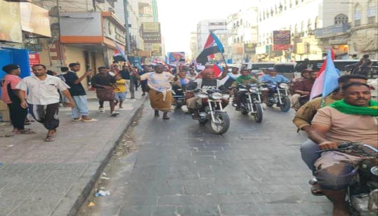 دراجات المكلا تشقّ الشوارع في مليونية الثبات والتحدي