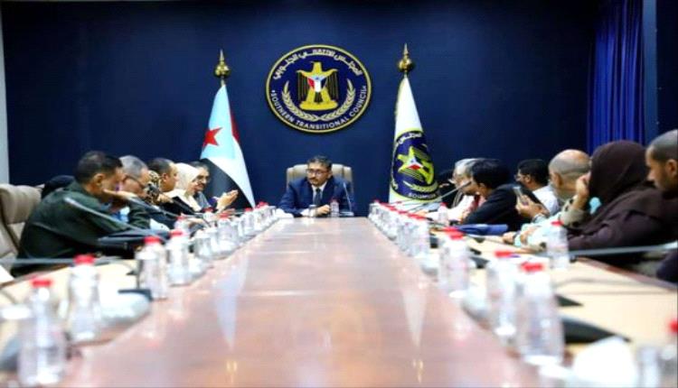 إعلام الانتقالي: من ردّ الفعل إلى صناعة السردية ومواجهة التضليل